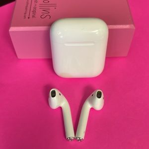 Apple AirPods 1st Generation with Standard Charging Case White (Good Condition)